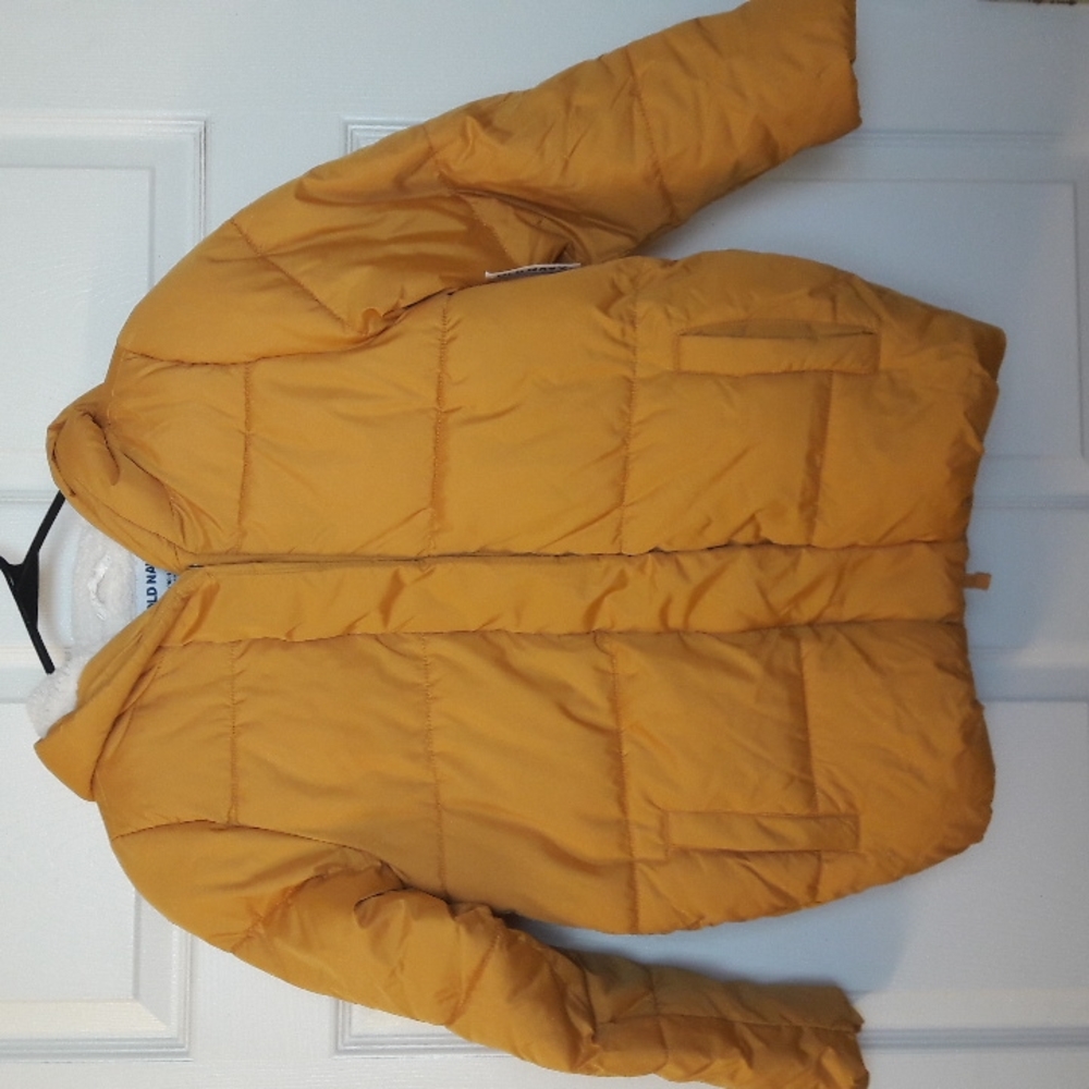 Old Navy kids large 10-12 puffer sherpa lined jacket with a hoodie yellow